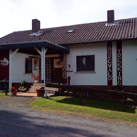 Gaestehaus Burgwald-Trekking Mittelsimtshausen Exterior foto