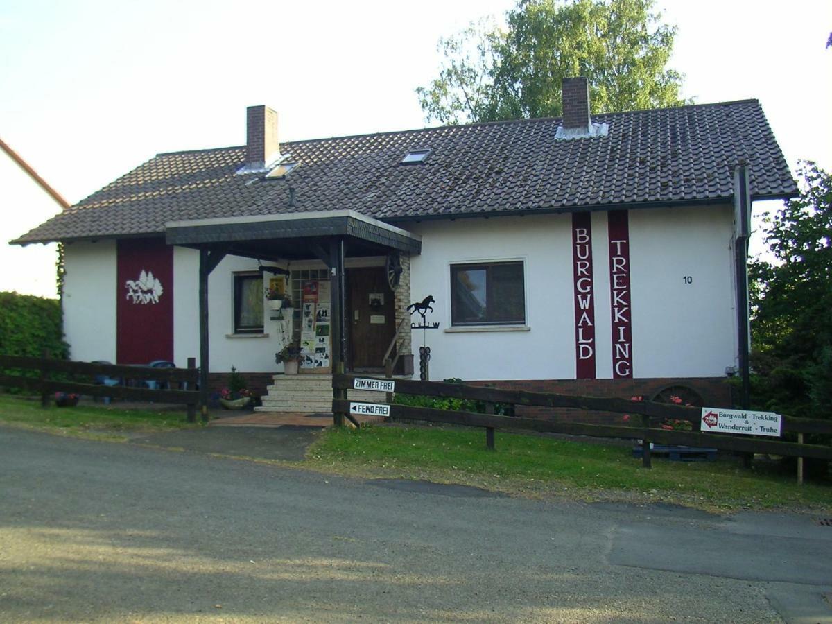 Hotel Gaestehaus Burgwald-Trekking Mittelsimtshausen Exterior foto